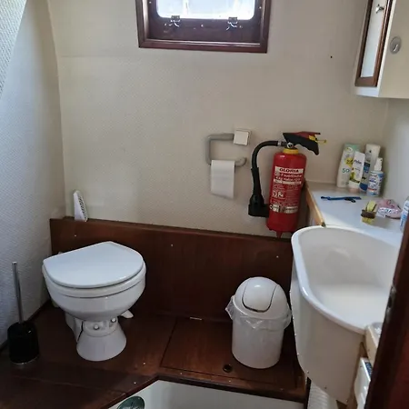 Shangri La Botel *